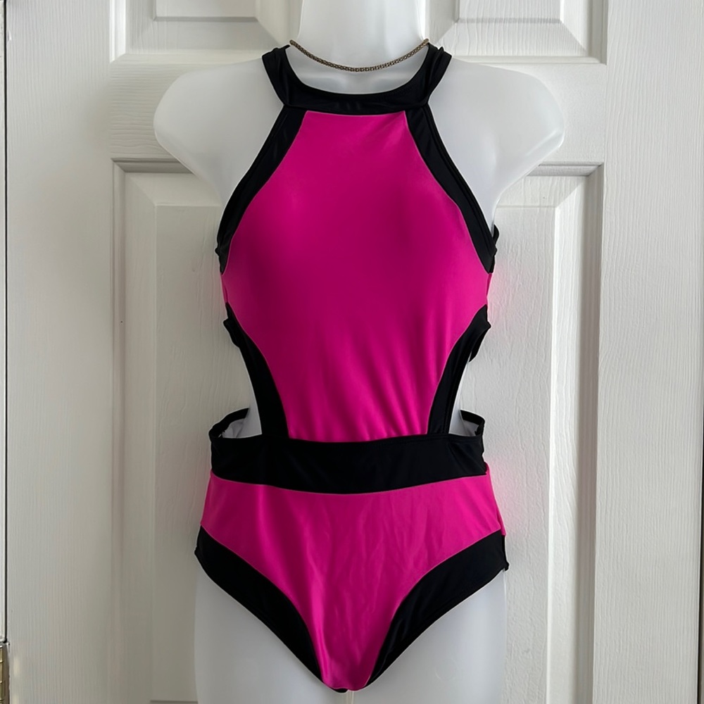 One Piece swimsuit. Size Small.